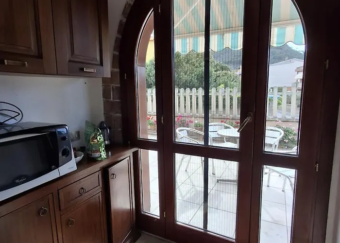 House With The Terrace And The Garden דירה *
