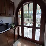 House With The Terrace And The Garden דירה *
