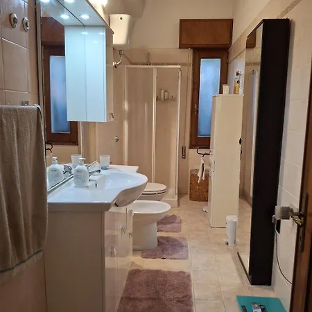 아파트 House With The Terrace And The Garden