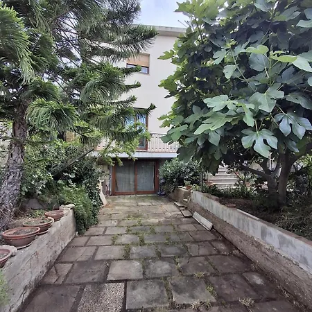 House With The Terrace And The Garden Lejlighed