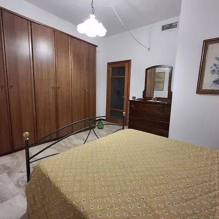 아파트 House With The Terrace And The Garden 카포텔라