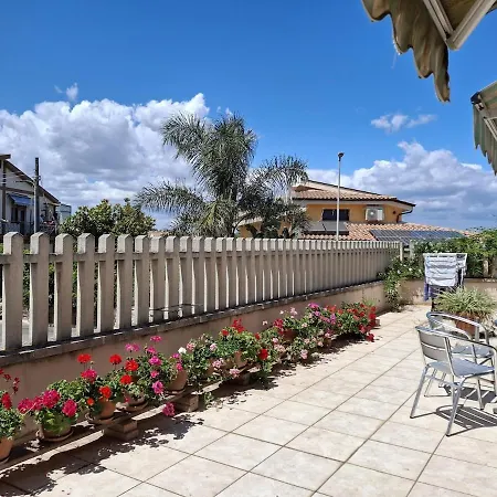 아파트 House With The Terrace And The Garden