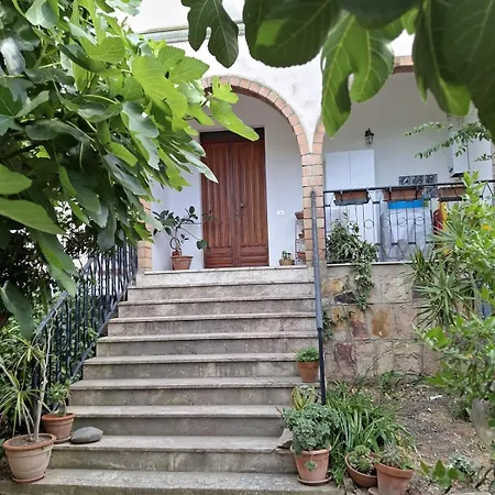 아파트 House With The Terrace And The Garden