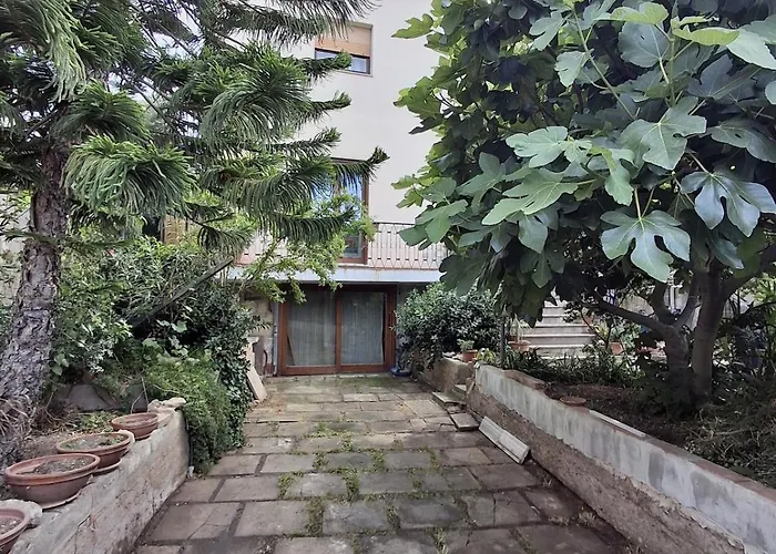 House With The Terrace And The Garden Apartman